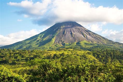 costa rica famous landforms.